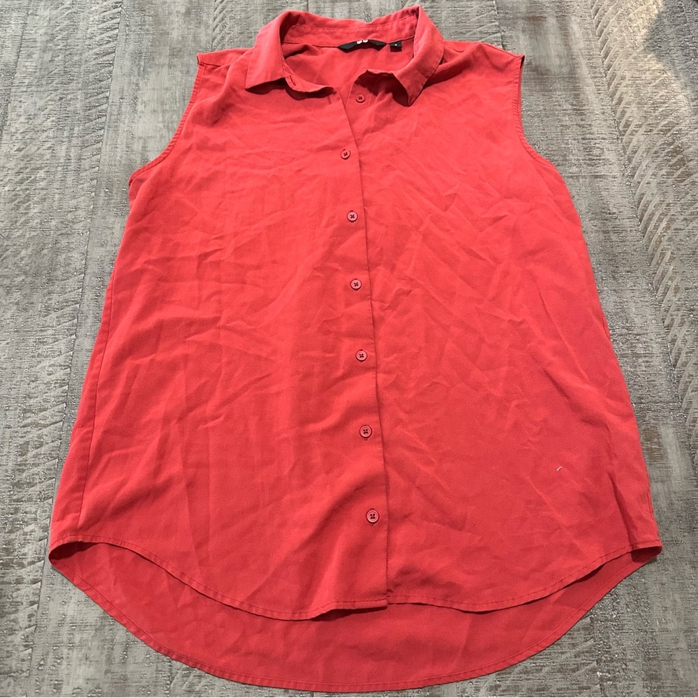 Uniqlo Women’s Button-Up Tank Top
